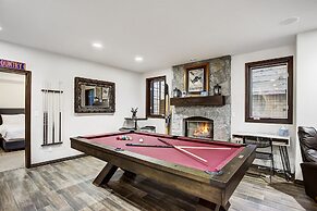 Exquisite, Private Mountain Home Retreat 4 Bedroom Home by RedAwning