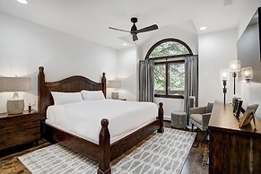 Exquisite, Private Mountain Home Retreat 4 Bedroom Home by RedAwning