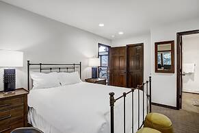 Exquisite, Private Mountain Home Retreat 4 Bedroom Home by RedAwning