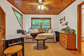 Lakefront Cabin Bordering Nat Park W/ Hot Tub! 2 Bedroom Cabin by RedA