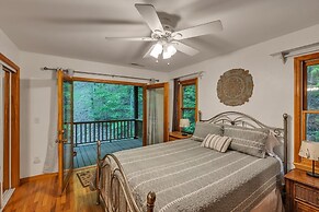 Lakefront Cabin Bordering Nat Park W/ Hot Tub! 2 Bedroom Cabin by RedA