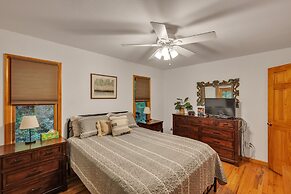 Lakefront Cabin Bordering Nat Park W/ Hot Tub! 2 Bedroom Cabin by RedA