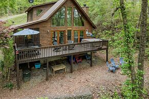 Lakefront Cabin Bordering Nat Park W/ Hot Tub! 2 Bedroom Cabin by RedA
