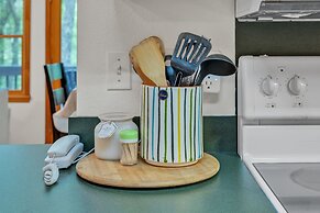 Lakefront Cabin Bordering Nat Park W/ Hot Tub! 2 Bedroom Cabin by RedA