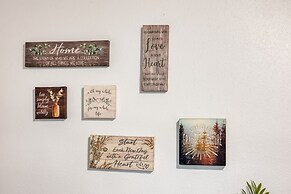 Lakefront Cabin Bordering Nat Park W/ Hot Tub! 2 Bedroom Cabin by RedA