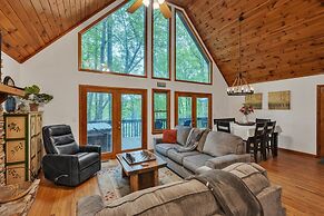 Lakefront Cabin Bordering Nat Park W/ Hot Tub! 2 Bedroom Cabin by RedA