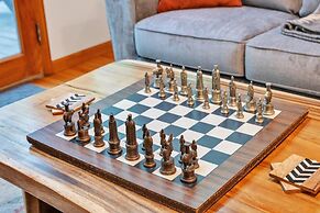 Lakefront Cabin Bordering Nat Park W/ Hot Tub! 2 Bedroom Cabin by RedA