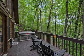 Lakefront Cabin Bordering Nat Park W/ Hot Tub! 2 Bedroom Cabin by RedA
