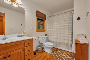 Lakefront Cabin Bordering Nat Park W/ Hot Tub! 2 Bedroom Cabin by RedA