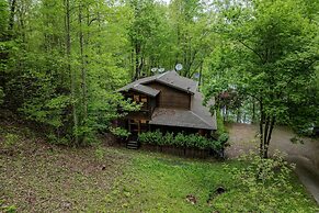 Lakefront Cabin Bordering Nat Park W/ Hot Tub! 2 Bedroom Cabin by RedA