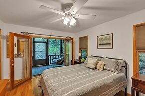 Lakefront Cabin Bordering Nat Park W/ Hot Tub! 2 Bedroom Cabin by RedA