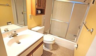 Harbour Island 306l 2 Bedroom Condo by RedAwning