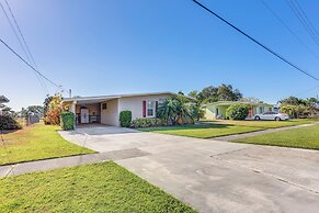 Sunny Port St Lucie Home: Lanai & Golf Course View