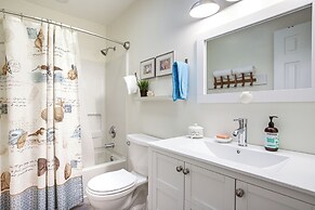 Charming Ocean Pines Home - 9 Mi to Beach!