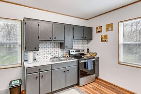 Charming Home - 2 Mi to Niagara Falls State Park!