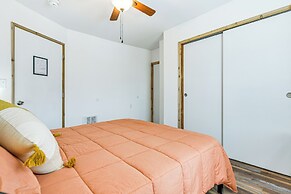 Charming Home - 2 Mi to Niagara Falls State Park!