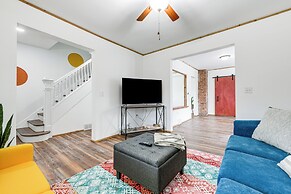 Charming Home - 2 Mi to Niagara Falls State Park!