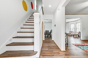 Charming Home - 2 Mi to Niagara Falls State Park!