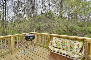 Serene Zanesville Getaway: Hot Tub, 2 Decks!