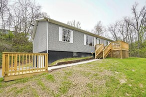 Serene Zanesville Getaway: Hot Tub, 2 Decks!