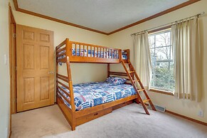 Serene Zanesville Getaway: Hot Tub, 2 Decks!