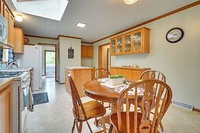 Serene Zanesville Getaway: Hot Tub, 2 Decks!