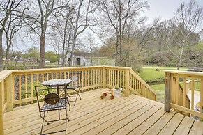 Serene Zanesville Getaway: Hot Tub, 2 Decks!
