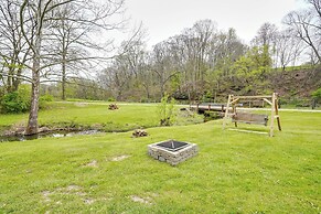Serene Zanesville Getaway: Hot Tub, 2 Decks!