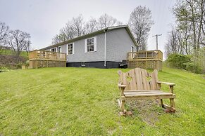 Serene Zanesville Getaway: Hot Tub, 2 Decks!
