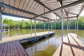 Beautiful Kentucky Lake Getaway w/ Dock & Deck!