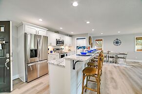 Beautiful Kentucky Lake Getaway w/ Dock & Deck!