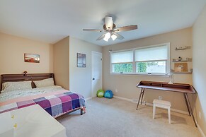 Modern Urbana Home: 2 Mi to University of Illinois