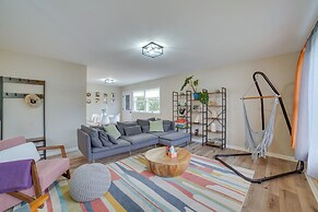 Modern Urbana Home: 2 Mi to University of Illinois