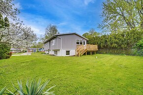 Modern Urbana Home: 2 Mi to University of Illinois