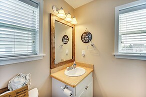 Tranquil Outer Banks Home: Dock & Community Pool!