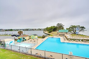 Tranquil Outer Banks Home: Dock & Community Pool!