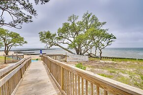 Tranquil Outer Banks Home: Dock & Community Pool!