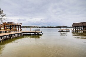 Lakefront Leesburg Home w/ Private Dock & Ramp!