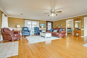 Lakefront Leesburg Home w/ Private Dock & Ramp!