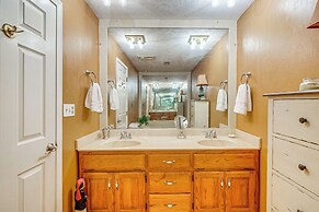 Lakefront Leesburg Home w/ Private Dock & Ramp!