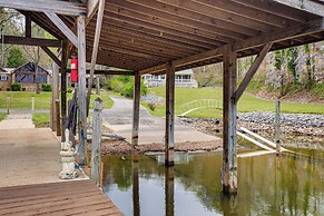 Lakefront Leesburg Home w/ Private Dock & Ramp!