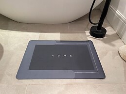 Immaculate 2-bed Apartment in London