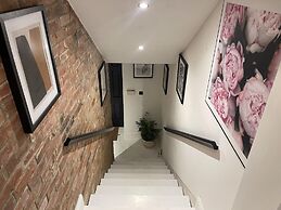 Immaculate 2-bed Apartment in London