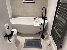 Immaculate 2-bed Apartment in London