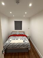 6-bed 3-bath Home - Sleeps 14 & Free Parking