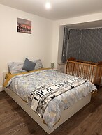 6-bed 3-bath Home - Sleeps 14 & Free Parking
