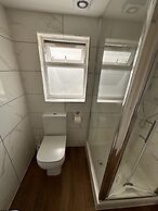 6-bed 3-bath Home - Sleeps 14 & Free Parking