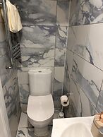 6-bed 3-bath Home - Sleeps 14 & Free Parking