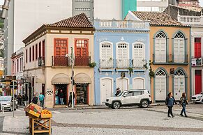 Prédio Novo e Moderno no Centro com cama king-size