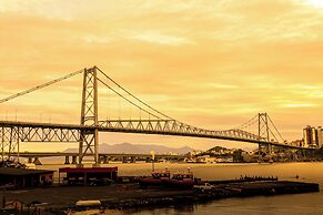 Prédio Novo e Moderno no Centro com cama king-size